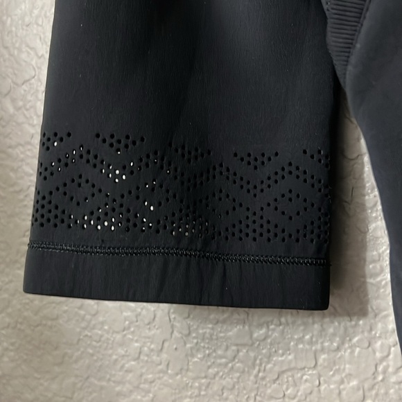 Ivivva black pullover size 14 girls - Picture 3 of 11